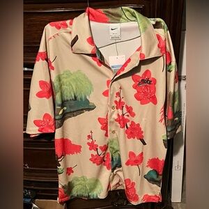 Brand new Nike Dri fit men’s medium multicolor mesh camp shirt!